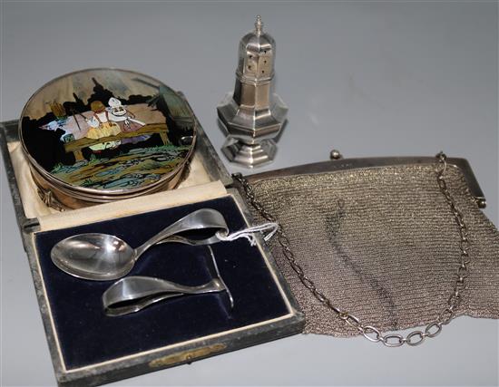 A silver mesh evening purse, cased spoon & pusher, a pepperette & powder jar.